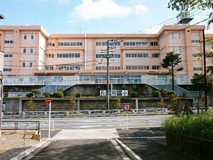 長房小学校 665m(徒歩9分)