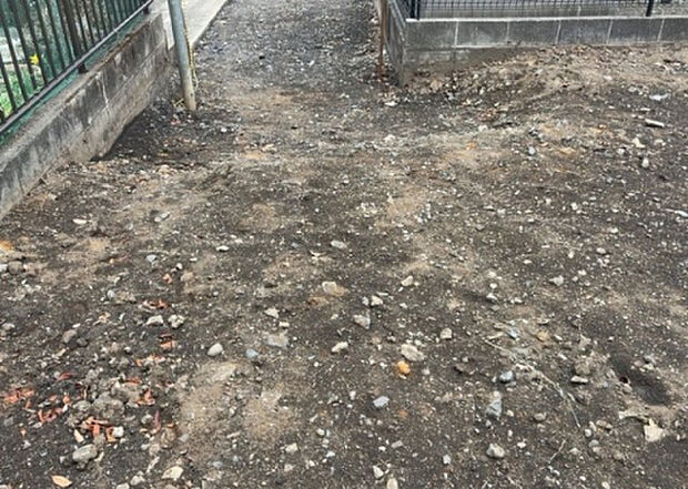 【玄関_2】玄関は、狭すぎると複数人で使いにくく、広すぎても無駄な空間になりがちです。最低2畳を目安にして、家の広さとの兼ね合いや家族の人数を考慮して決めるとよいでしょう。現地を見学して快適な玄関を選びましょう！