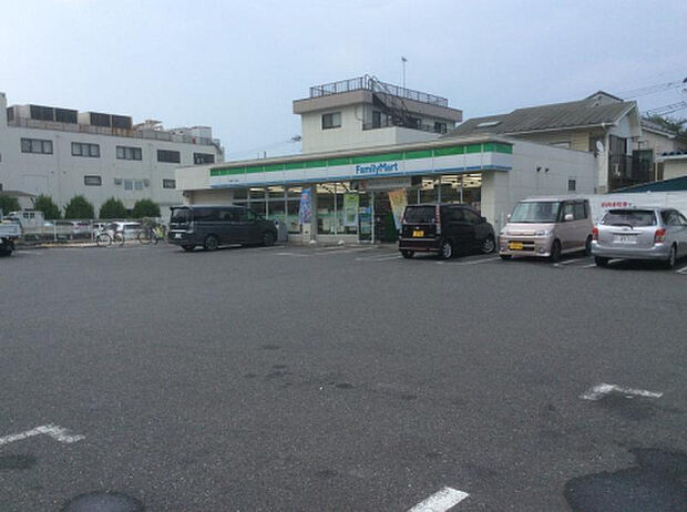 ファミリーマート　清新六丁目店（約224m）