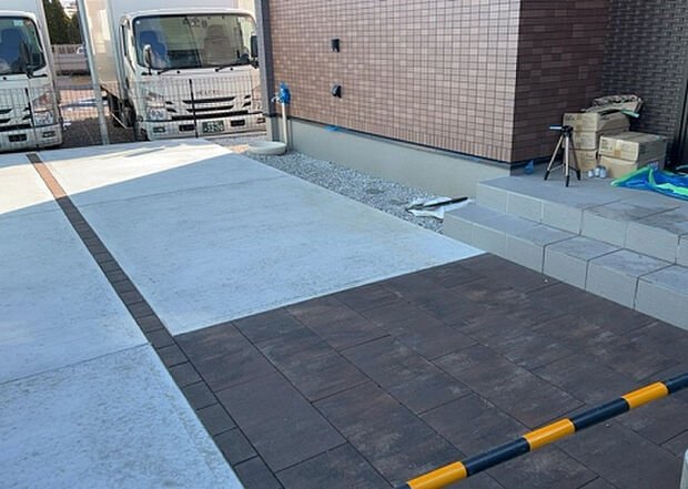 【駐車場】駐車場と明記されていても、最小スペースでつくられた駐車場だと大型車は駐車できなかったり、出入りしにくくなったりする可能性があります。お車のサイズと購入したい物件の駐車場のサイズを現地で確認しましょう。