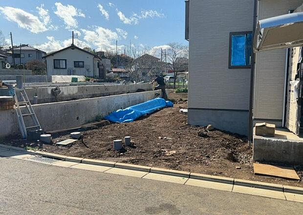 【駐車場_2】駐車場と明記されていても、最小スペースでつくられた駐車場だと大型車は駐車できなかったり、出入りしにくくなったりする可能性があります。お車のサイズと購入したい物件の駐車場のサイズを現地で確認しましょう。