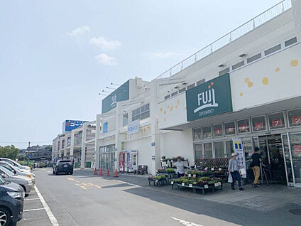 富士スーパー戸室店 931m(徒歩12分)