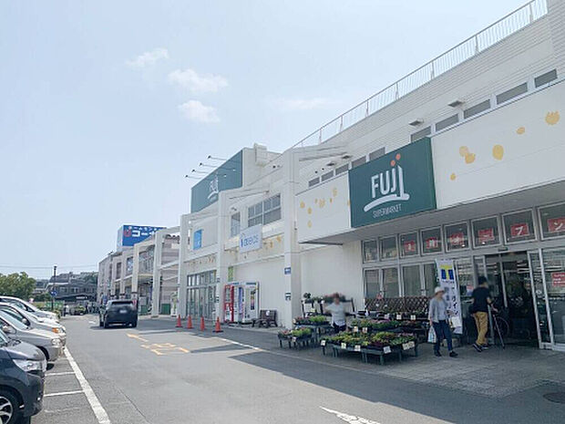富士スーパー戸室店（約931m）