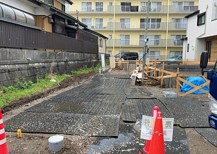 前面道路含む現地写真_3