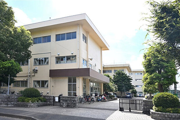 上鶴間中学校（約374m）