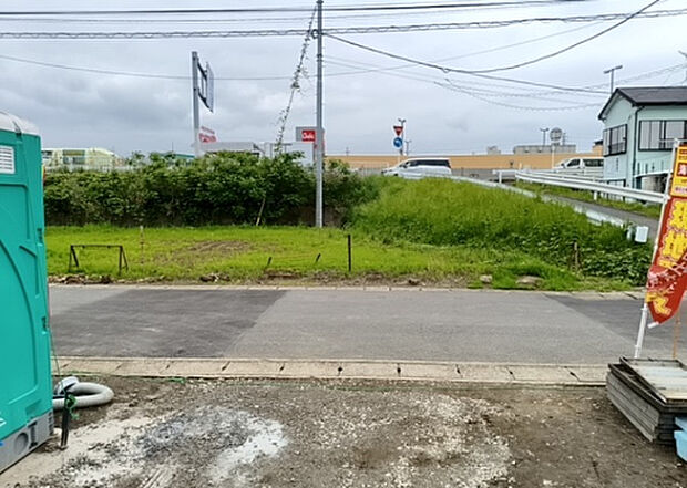 【物件からの展望_2】眺望を気にして物件を探す場合、前面に建物が建っていないか現地で確認しましょう！前面に建物があると景色はもちろん、日当たりや風通しにも影響が出てきます。住んだ時のことを想像しながら現地見学をしましょう。
