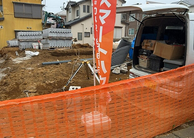 【駐車場_2】駐車場と明記されていても、最小スペースでつくられた駐車場だと大型車は駐車できなかったり、出入りしにくくなったりする可能性があります。お車のサイズと購入したい物件の駐車場のサイズを現地で確認しましょう。