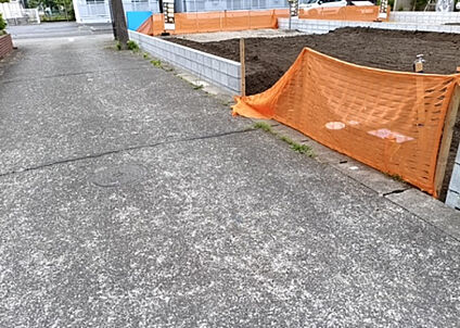 前面道路含む現地写真_2