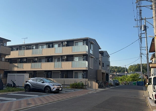 【物件からの展望_2】眺望を気にして物件を探す場合、前面に建物が建っていないか現地で確認しましょう！前面に建物があると景色はもちろん、日当たりや風通しにも影響が出てきます。住んだ時のことを想像しながら現地見学をしましょう。