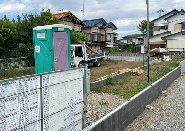 【その他設備】敷地内には、散水栓や立水栓があります。水道水を直接利用できるため、水を運ぶ手間を省くことが出来ます。大量の水を必要とする洗車作業や清掃などに役立ちます。その他設備とあわせて、現地でご確認ください。