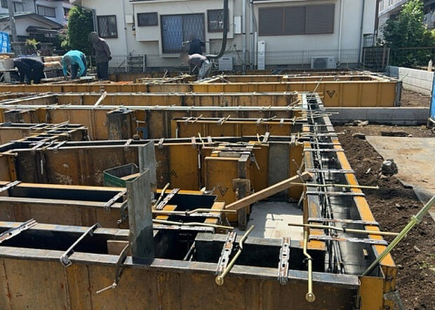 【その他設備】敷地内には、散水栓や立水栓があります。水道水を直接利用できるため、水を運ぶ手間を省くことが出来ます。大量の水を必要とする洗車作業や清掃などに役立ちます。その他設備とあわせて、現地でご確認ください。