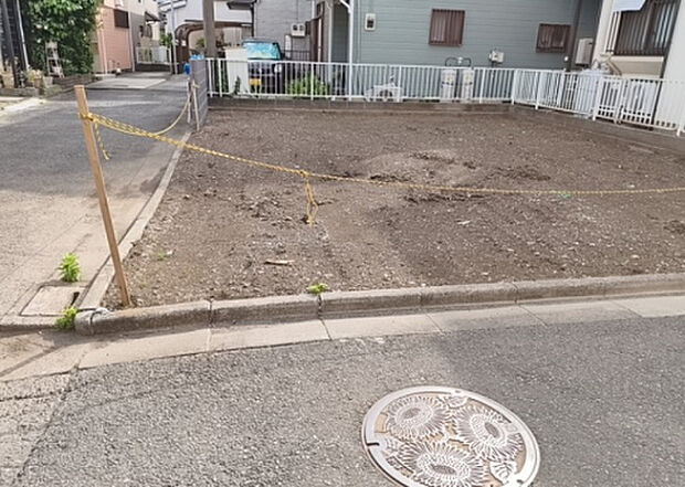 【駐車場_2】駐車場と明記されていても、最小スペースでつくられた駐車場だと大型車は駐車できなかったり、出入りしにくくなったりする可能性があります。お車のサイズと購入したい物件の駐車場のサイズを現地で確認しましょう。