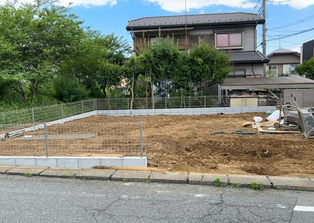 【その他設備】敷地内には、散水栓や立水栓があります。水道水を直接利用できるため、水を運ぶ手間を省くことが出来ます。大量の水を必要とする洗車作業や清掃などに役立ちます。その他設備とあわせて、現地でご確認ください。