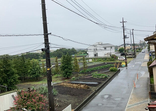 【物件からの展望】眺望を気にして物件を探す場合、前面に建物が建っていないか現地で確認しましょう！前面に建物があると景色はもちろん、日当たりや風通しにも影響が出てきます。住んだ時のことを想像しながら現地見学をしましょう。