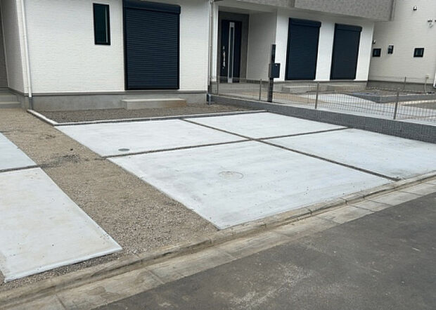 【駐車場】駐車場と明記されていても、最小スペースでつくられた駐車場だと大型車は駐車できなかったり、出入りしにくくなったりする可能性があります。お車のサイズと購入したい物件の駐車場のサイズを現地で確認しましょう。