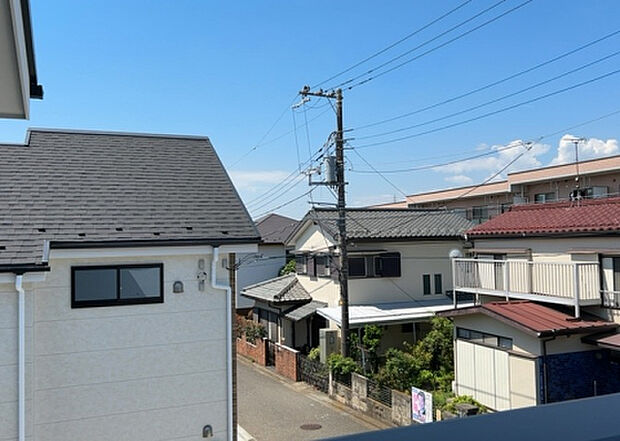 【物件からの展望】眺望を気にして物件を探す場合、前面に建物が建っていないか現地で確認しましょう!前面に建物があると景色はもちろん、日当たりや風通しにも影響が出てきます。住んだ時のことを想像しながら現地見学をしましょう。