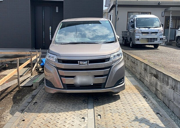 【駐車場】駐車場と明記されていても、最小スペースでつくられた駐車場だと大型車は駐車できなかったり、出入りしにくくなったりする可能性があります。お車のサイズと購入したい物件の駐車場のサイズを現地で確認しましょう。