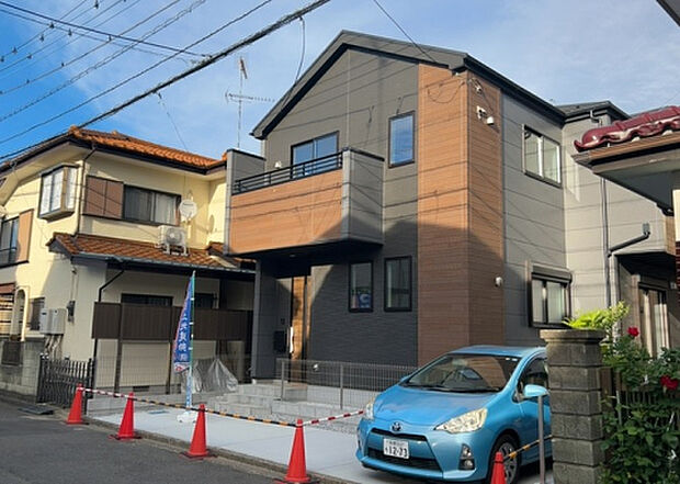 【前面道路含む現地写真_2】お持ちの車種によっては前面道路が広い方が便利でしょう。しかし、前面道路が広ければその分交通量が多くなるため、騒音などが気になる場合があります。実際に現地を見学し、周辺交通量や騒音などを確認しましょう!