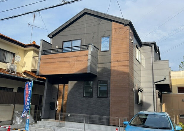 【庭】庭があることでガーデニングや家庭菜園はもちろん、こどもの遊び場やペットを放して遊ぶことができます。また、家の周囲に余裕があるということです。隣地との間があれば、十分な日当たりと、風通しが確保できます。