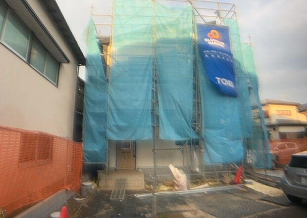【脱衣場】多くの戸建て住宅で見かける洗面脱衣所は、洗面台と洗濯機が2畳ほどのスペースに並べられていて、洗面所が脱衣所を兼ね備えている間取りが一般的です。お客様が利用することもある、パブリックな空間でもあります。