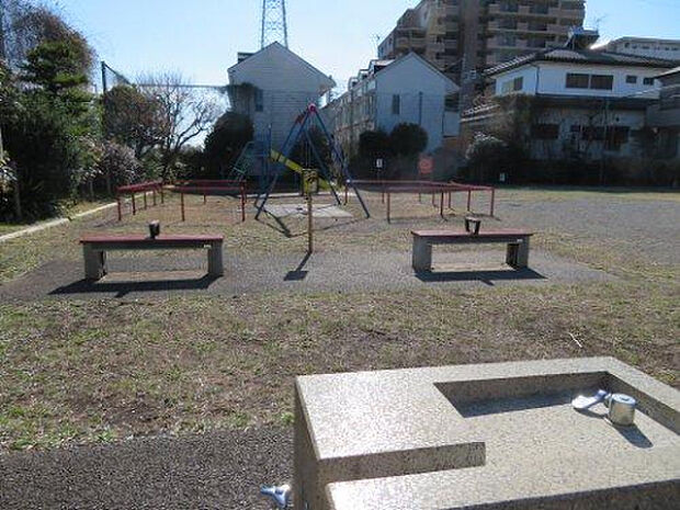 相模が丘第1公園(約749m)