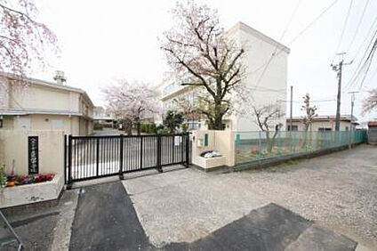 第四中学校 740m(徒歩10分)