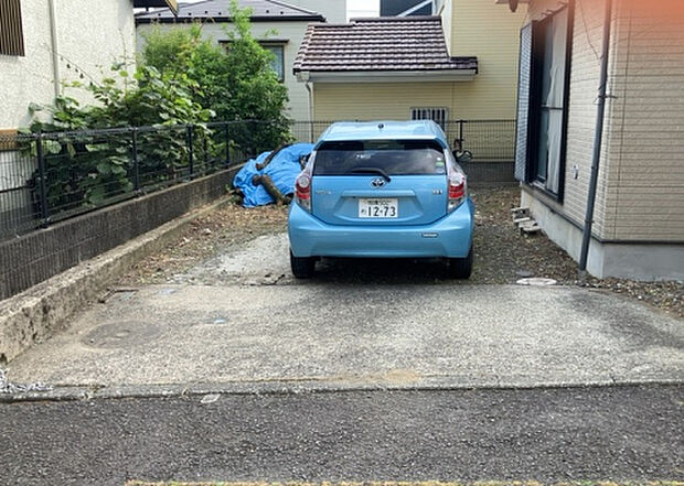 【駐車場】駐車場と明記されていても、最小スペースでつくられた駐車場だと大型車は駐車できなかったり、出入りしにくくなったりする可能性があります。お車のサイズと購入したい物件の駐車場のサイズを現地で確認しましょう。