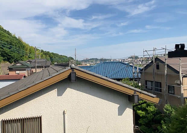 【物件からの展望】眺望を気にして物件を探す場合、前面に建物が建っていないか現地で確認しましょう！前面に建物があると景色はもちろん、日当たりや風通しにも影響が出てきます。住んだ時のことを想像しながら現地見学をしましょう。
