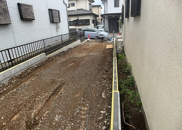 【その他設備】敷地内には、散水栓や立水栓があります。水道水を直接利用できるため、水を運ぶ手間を省くことが出来ます。大量の水を必要とする洗車作業や清掃などに役立ちます。その他設備とあわせて、現地でご確認ください。