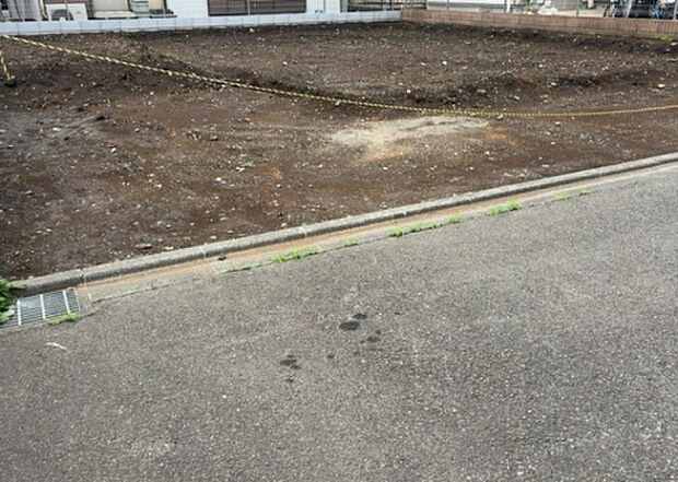 【駐車場】駐車場と明記されていても、最小スペースでつくられた駐車場だと大型車は駐車できなかったり、出入りしにくくなったりする可能性があります。お車のサイズと購入したい物件の駐車場のサイズを現地で確認しましょう。