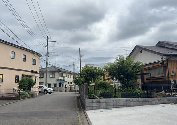【物件からの展望】眺望を気にして物件を探す場合、前面に建物が建っていないか現地で確認しましょう！前面に建物があると景色はもちろん、日当たりや風通しにも影響が出てきます。住んだ時のことを想像しながら現地見学をしましょう。