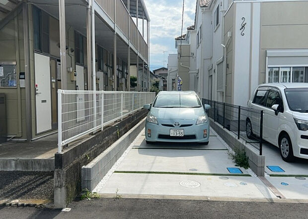【前面道路含む現地写真_2】お持ちの車種によっては前面道路が広い方が便利でしょう。しかし、前面道路が広ければその分交通量が多くなるため、騒音などが気になる場合があります。実際に現地を見学し、周辺交通量や騒音などを確認しましょう！