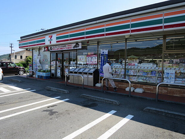 セブンイレブン　津久井青山店（約984m）