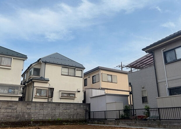 【物件からの展望】眺望を気にして物件を探す場合、前面に建物が建っていないか現地で確認しましょう！前面に建物があると景色はもちろん、日当たりや風通しにも影響が出てきます。住んだ時のことを想像しながら現地見学をしましょう。