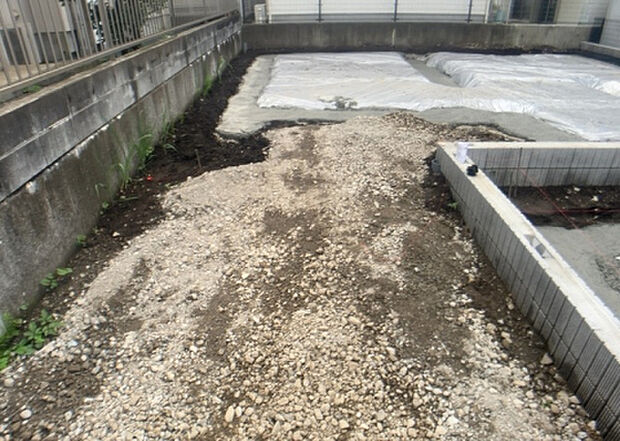 【駐車場_2】駐車場と明記されていても、最小スペースでつくられた駐車場だと大型車は駐車できなかったり、出入りしにくくなったりする可能性があります。お車のサイズと購入したい物件の駐車場のサイズを現地で確認しましょう。