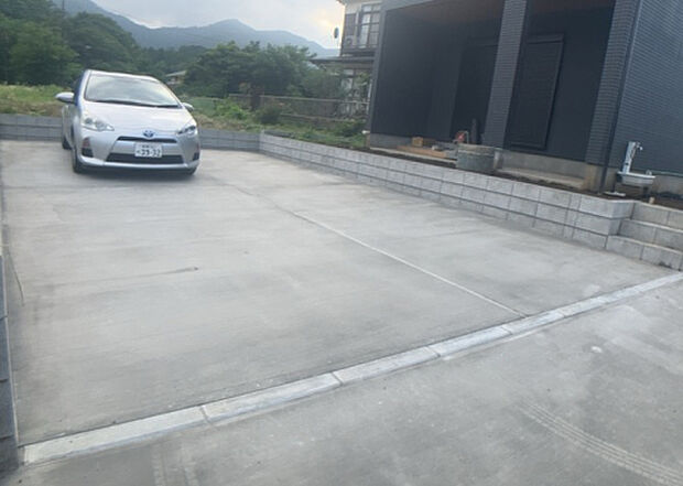 【駐車場】駐車場と明記されていても、最小スペースでつくられた駐車場だと大型車は駐車できなかったり、出入りしにくくなったりする可能性があります。お車のサイズと購入したい物件の駐車場のサイズを現地で確認しましょう。