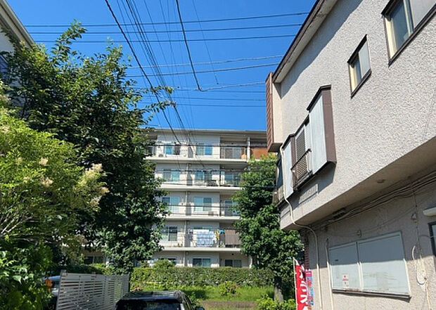 【物件からの展望】眺望を気にして物件を探す場合、前面に建物が建っていないか現地で確認しましょう！前面に建物があると景色はもちろん、日当たりや風通しにも影響が出てきます。住んだ時のことを想像しながら現地見学をしましょう。
