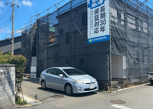 【駐車場_2】駐車場と明記されていても、最小スペースでつくられた駐車場だと大型車は駐車できなかったり、出入りしにくくなったりする可能性があります。お車のサイズと購入したい物件の駐車場のサイズを現地で確認しましょう。