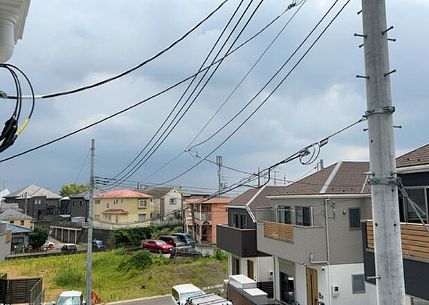 【物件からの展望】眺望を気にして物件を探す場合、前面に建物が建っていないか現地で確認しましょう!前面に建物があると景色はもちろん、日当たりや風通しにも影響が出てきます。住んだ時のことを想像しながら現地見学をしましょう。