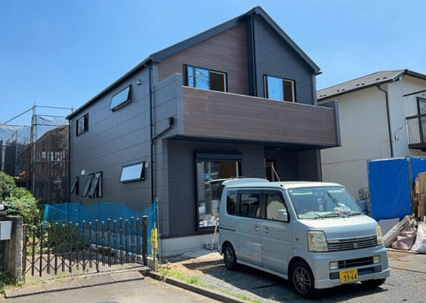 【前面道路含む現地写真_2】お持ちの車種によっては前面道路が広い方が便利でしょう。しかし、前面道路が広ければその分交通量が多くなるため、騒音などが気になる場合があります。実際に現地を見学し、周辺交通量や騒音などを確認しましょう!