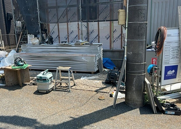 【駐車場】駐車場と明記されていても、最小スペースでつくられた駐車場だと大型車は駐車できなかったり、出入りしにくくなったりする可能性があります。お車のサイズと購入したい物件の駐車場のサイズを現地で確認しましょう。