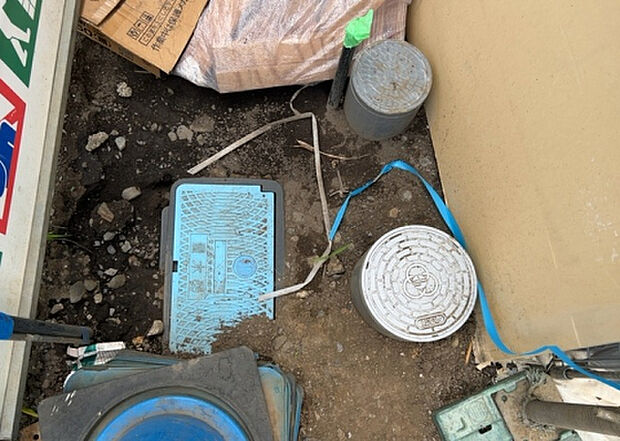 【その他設備】敷地内には、散水栓や立水栓があります。水道水を直接利用できるため、水を運ぶ手間を省くことが出来ます。大量の水を必要とする洗車作業や清掃などに役立ちます。その他設備とあわせて、現地でご確認ください。