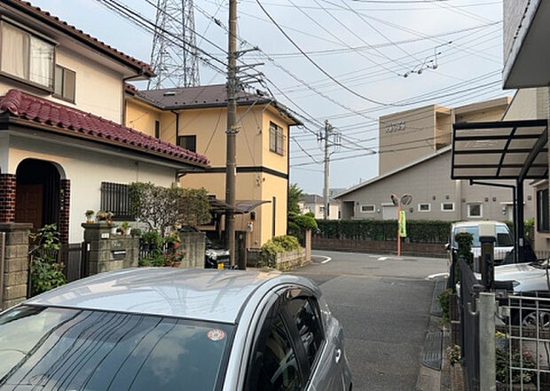 【物件からの展望】眺望を気にして物件を探す場合、前面に建物が建っていないか現地で確認しましょう!前面に建物があると景色はもちろん、日当たりや風通しにも影響が出てきます。住んだ時のことを想像しながら現地見学をしましょう。