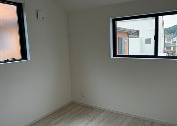 【子供部屋】子供が何人でも年齢によっては、受験時にしっかり壁のある個室があった方が良い場合もあります。難しい問題ですが、兄弟の人数や、性別や年齢差によって状況が異なりますので、数年後のこともしっかり考えましょう。