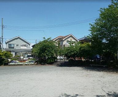 小山三ツ目広場 153m(徒歩2分)