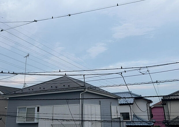 【物件からの展望】眺望を気にして物件を探す場合、前面に建物が建っていないか現地で確認しましょう!前面に建物があると景色はもちろん、日当たりや風通しにも影響が出てきます。住んだ時のことを想像しながら現地見学をしましょう。