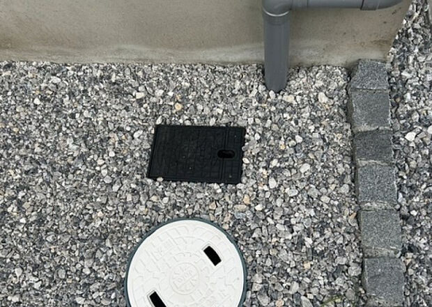 【その他設備】敷地内には、散水栓や立水栓があります。水道水を直接利用できるため、水を運ぶ手間を省くことが出来ます。大量の水を必要とする洗車作業や清掃などに役立ちます。その他設備とあわせて、現地でご確認ください。