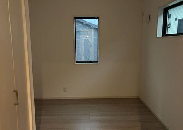 【子供部屋】子供が何人でも年齢によっては、受験時にしっかり壁のある個室があった方が良い場合もあります。難しい問題ですが、兄弟の人数や、性別や年齢差によって状況が異なりますので、数年後のこともしっかり考えましょう。