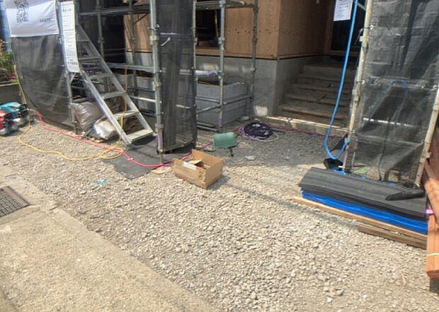 【駐車場】駐車場と明記されていても、最小スペースでつくられた駐車場だと大型車は駐車できなかったり、出入りしにくくなったりする可能性があります。お車のサイズと購入したい物件の駐車場のサイズを現地で確認しましょう。