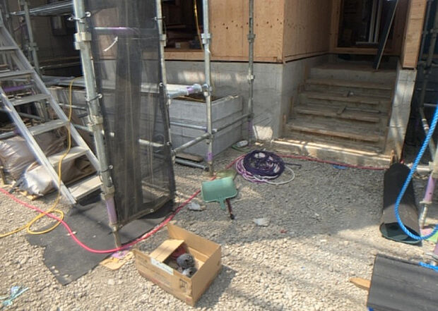 【その他設備】敷地内には、散水栓や立水栓があります。水道水を直接利用できるため、水を運ぶ手間を省くことが出来ます。大量の水を必要とする洗車作業や清掃などに役立ちます。その他設備とあわせて、現地でご確認ください。